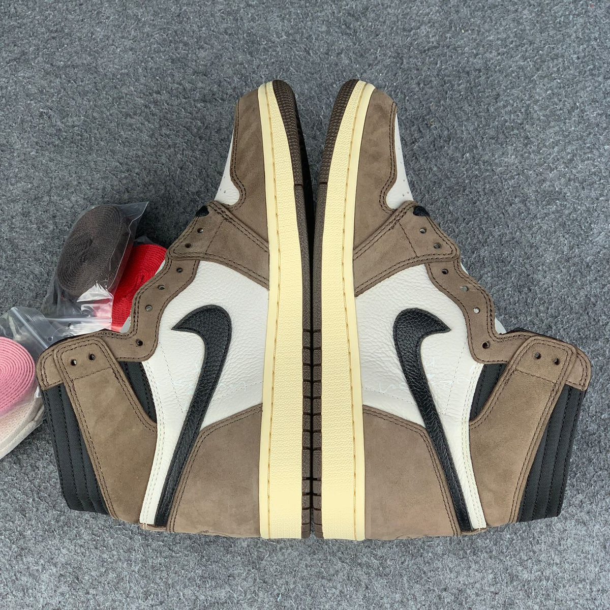 Travis Scott x Air Jordan 1 Retro High OG 'Mocha'
