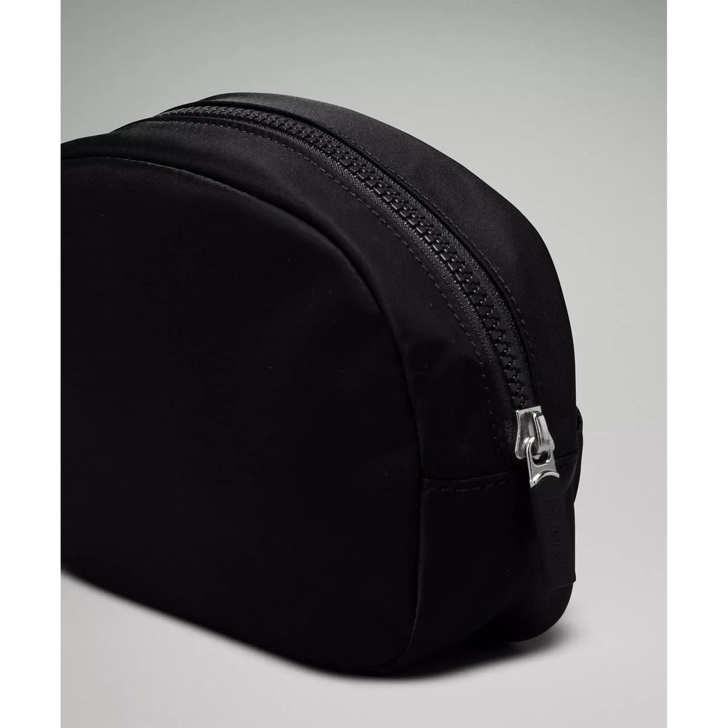 Lululemon City Essentials Pouch Mini 2L in Black/Silver